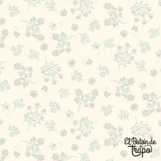 Tela de algodón 100% Simply Charming con diseño de tréboles, mariposas y abejas en tono crema, ideal para patchwork y quilting.