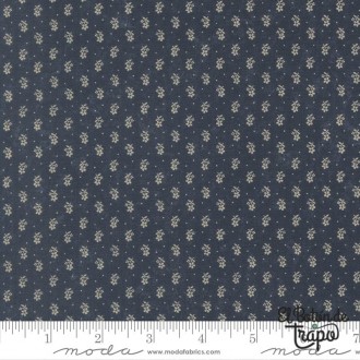 Tela Bluebird’s Nest – Azul marino con flores pequeñas en crema 2