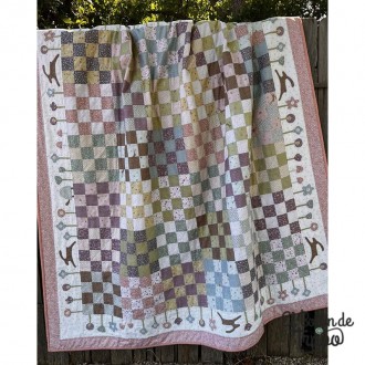 Quilt Around the Mulberry Blush Anni Downs patchwork applique 2