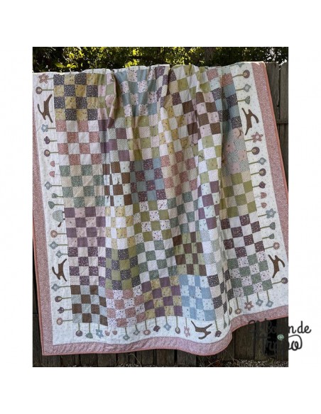 Quilt Around the Mulberry Blush Anni Downs patchwork y apliación