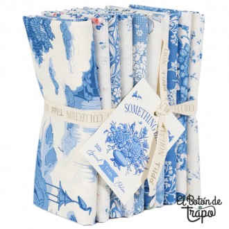 Pack Fat Quarter Something Blue Light Tilda con 10 telas coordinadas en tonos azul y crema