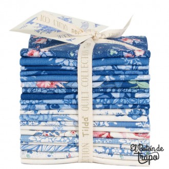 Pack Fat Eight Something Blue Tilda con 20 telas coordinadas en tonos azul y crema